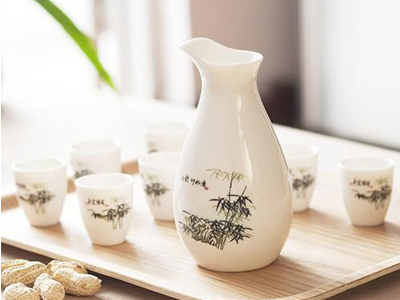 酒水企业可以这样提高自身的竞争优�?.jpg 酒水企业可以这样提高自身的竞争优�?.jpg